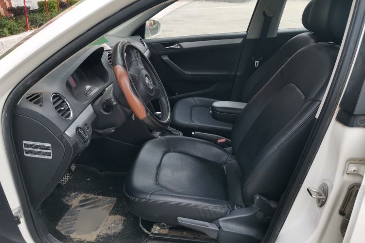 Used Volkswagen Jetta 2015 Value Edition 1.6L Automatic Comfort Version Left Front Seat