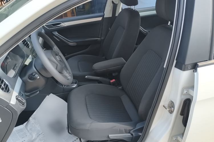 Used Volkswagen Jetta 2015 Value Edition 1.6L Automatic Comfort Version Left Front Seat