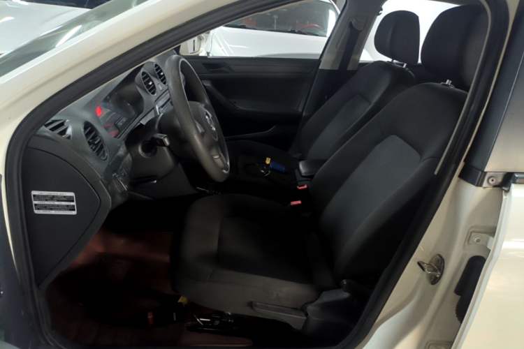 Used Volkswagen Jetta 2015 Value Edition 1.6L Manual Fashionable Style Left Front Seat