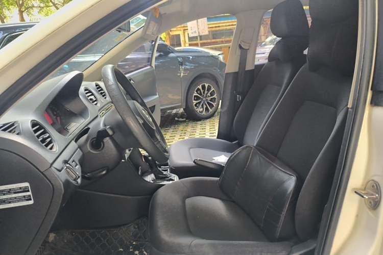 Used Volkswagen Jetta 2015 Value Edition 1.6L Automatic Fashion Version Left Front Seat