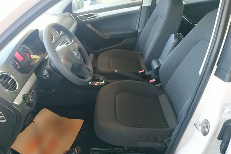 Used Volkswagen Jetta 2015 Value Edition 1.6L Automatic Comfort Version Left Front Seat