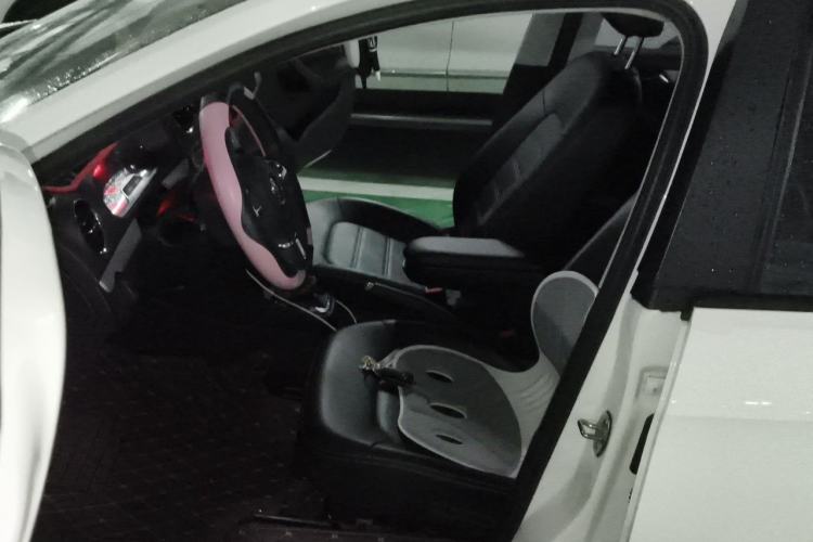 Used Volkswagen Jetta 2015 Value Edition 1.6L Automatic Comfort Version Left Front Seat