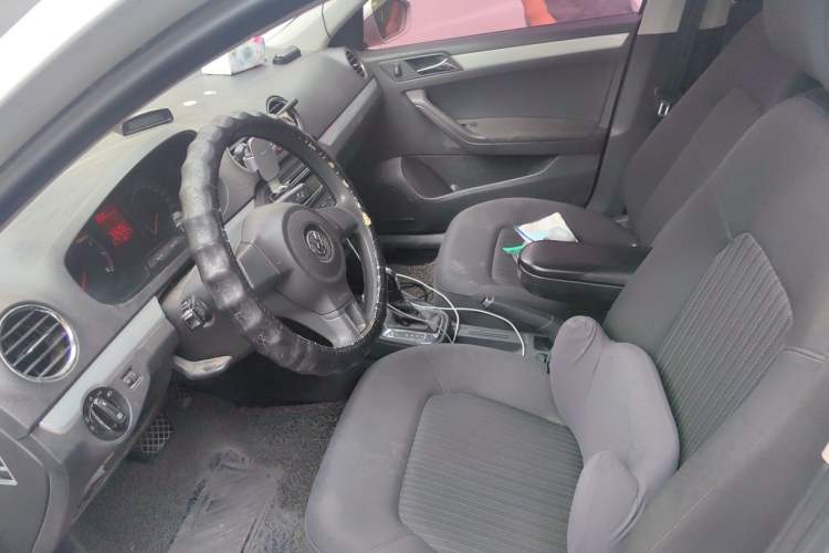 Used Volkswagen Jetta 2015 Value Edition 1.6L Automatic Comfort Version Left Front Seat