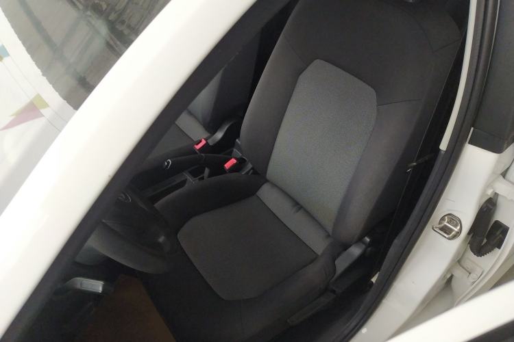 Used Volkswagen Jetta 2015 1.6L Manual Fashion Edition Left Front Seat