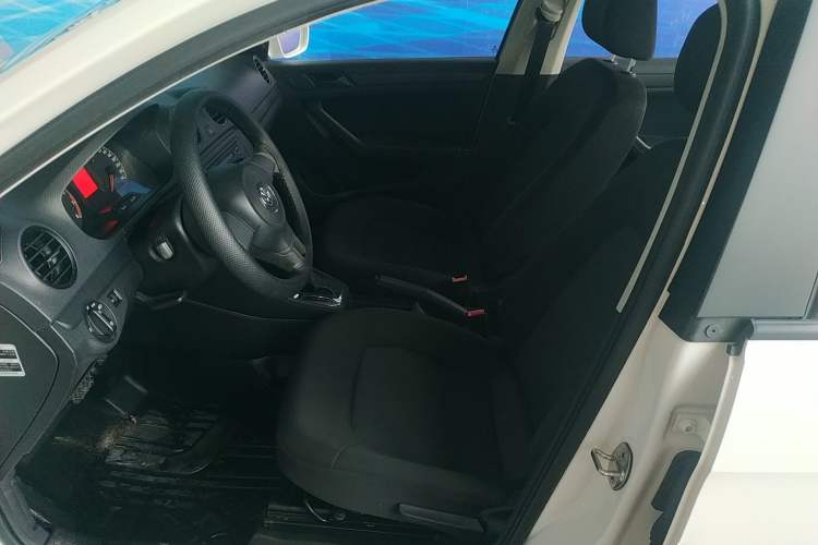 Used Volkswagen Jetta 2015 1.6L Automatic Fashion Model Left Front Seat