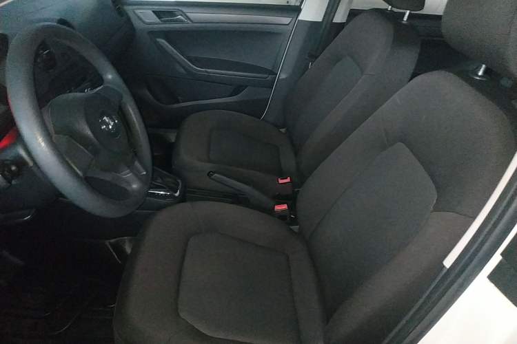 Used Volkswagen Jetta 2015 1.6L Automatic Fashion Model Left Front Seat