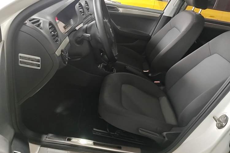 Used Volkswagen Jetta 2015 Value Edition 1.6L Manual Fashionable Style Left Front Seat