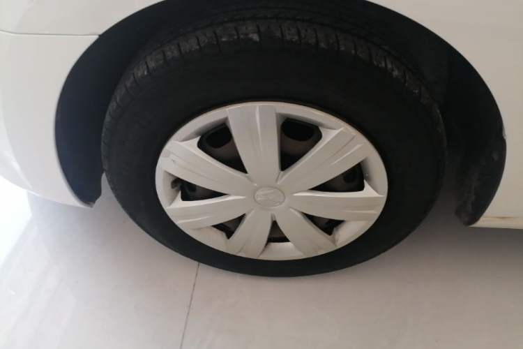 Used Volkswagen Jetta 2015 1.4L Manual Fashion Model Left Front Wheel Hub