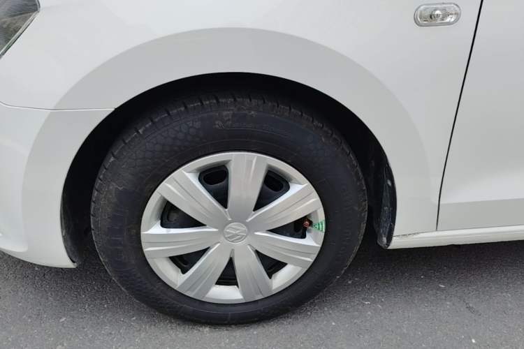 Used Volkswagen Jetta 2015 Zhuihui Edition 1.4L Manual Fashion Model Left Front Wheel Hub