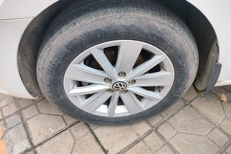 Used Volkswagen Jetta 2015 1.6L Manual Comfort Model Left Front Wheel Hub