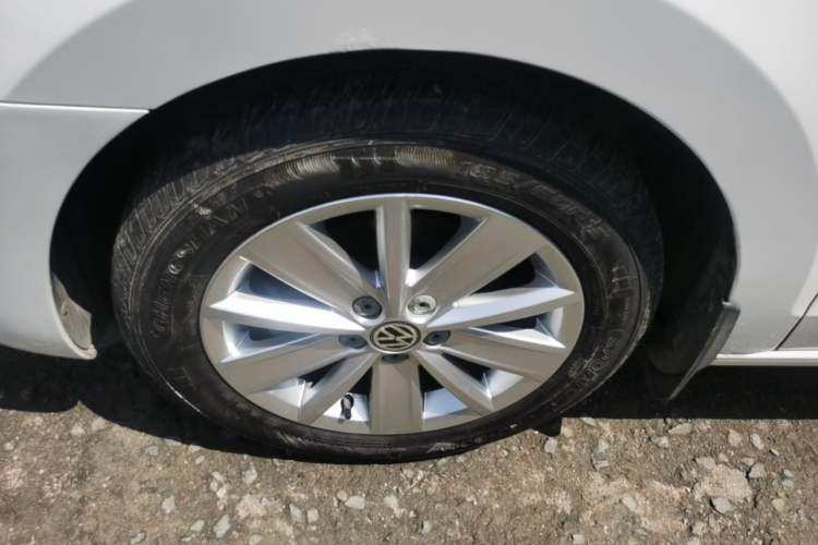 Used Volkswagen Jetta 2015 1.6L Manual Comfort Model Left Front Wheel Hub