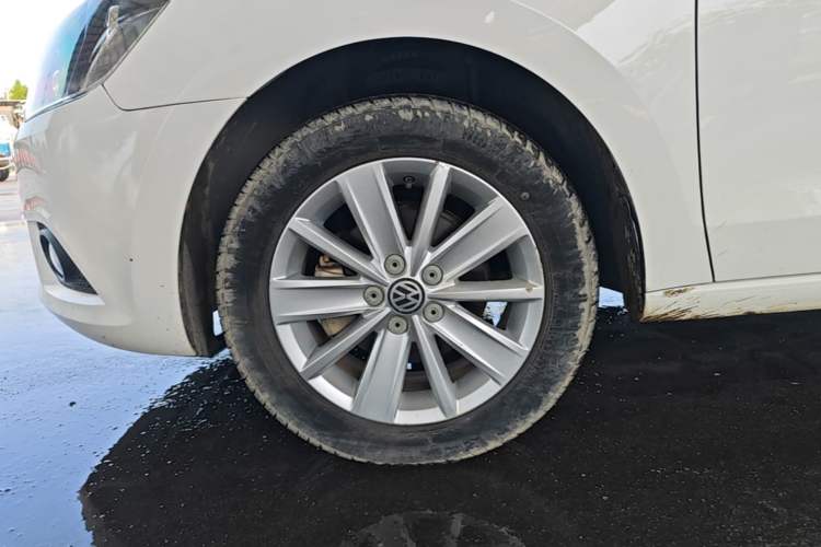 Used Volkswagen Jetta 2015 1.4L Manual Comfort Model Left Front Wheel Hub