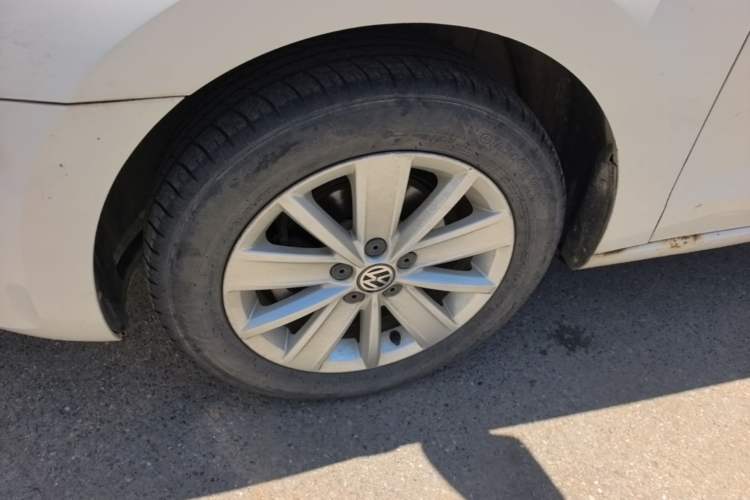 Used Volkswagen Jetta 2015 1.4L Manual Comfort Model Left Front Wheel Hub