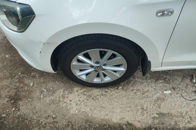 Used Volkswagen Jetta 2015 1.6L Manual Comfort Model Left Front Wheel Hub