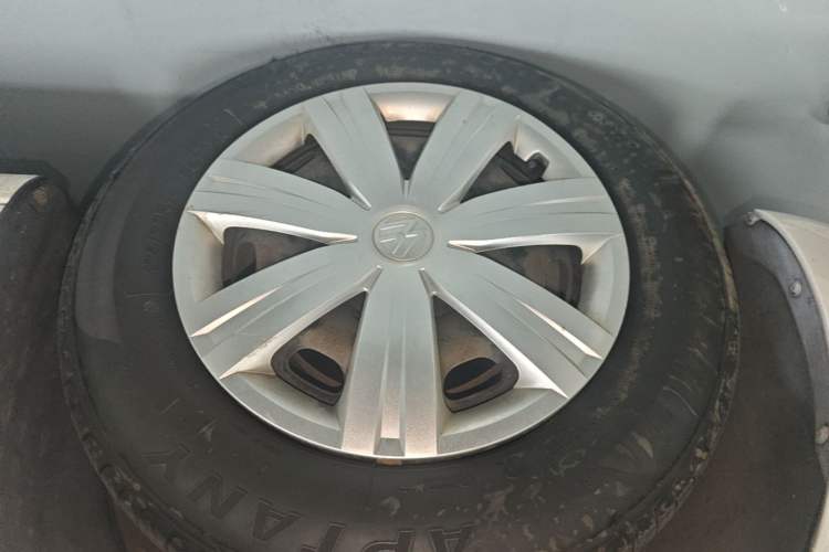 Used Volkswagen Jetta 2015 1.6L Manual Fashion Edition Left Front Wheel Hub