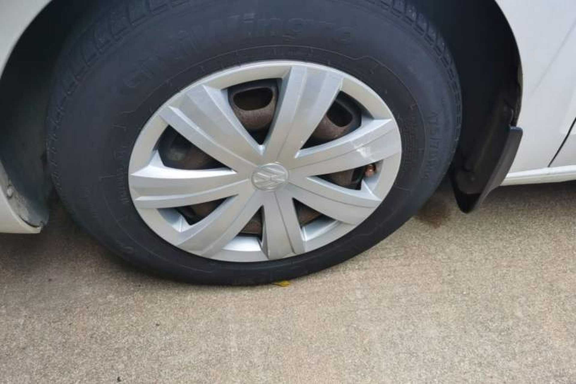 Used Volkswagen Jetta 2015 Value Edition 1.6L Automatic Fashion Version Left Front Wheel Hub