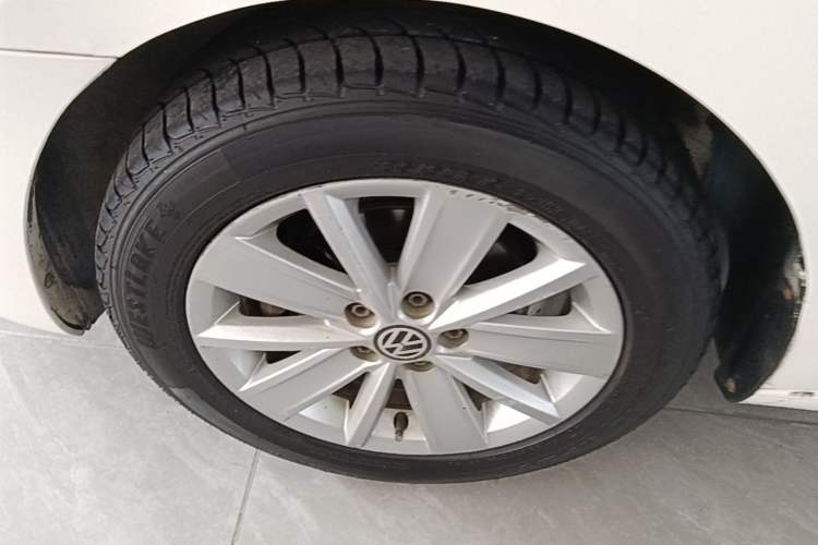 Used Volkswagen Jetta 2015 1.6L Manual Comfort Model Left Front Wheel Hub