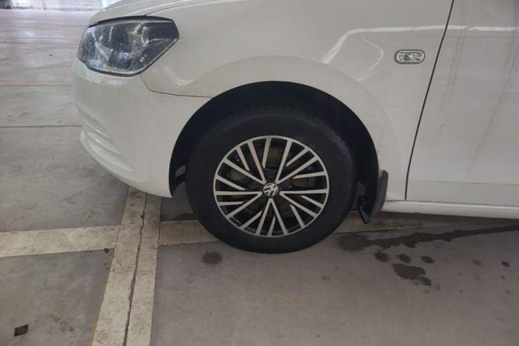 Used Volkswagen Jetta 2015 1.6L Manual Fashion Edition Left Front Wheel Hub