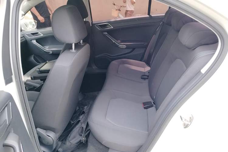 Used Volkswagen Jetta 2015 Zhuihui Edition 1.4L Manual Fashion Model Left Rear Seat
