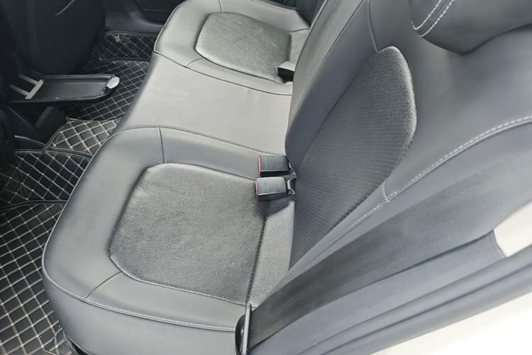 Used Volkswagen Jetta 2015 1.6L Manual Comfort Model Left Rear Seat