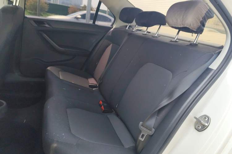Used Volkswagen Jetta 2015 Value Edition 1.6L Manual Fashionable Style Left Rear Seat