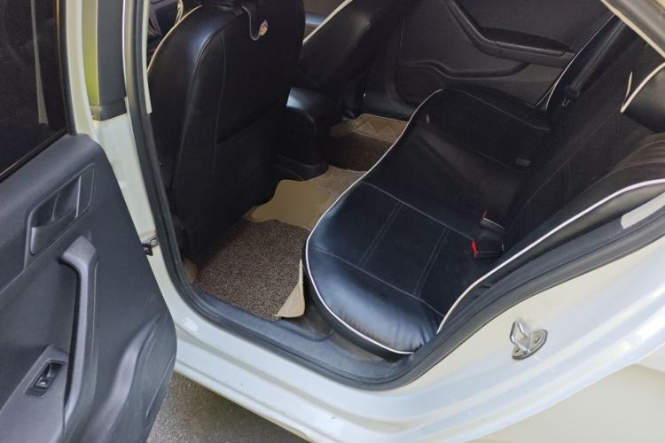Used Volkswagen Jetta 2015 Value Edition 1.6L Manual Fashionable Style Left Rear Seat