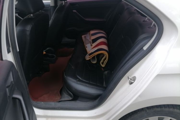 Used Volkswagen Jetta 2015 Zhuihui Edition 1.4L Manual Fashion Model Left Rear Seat
