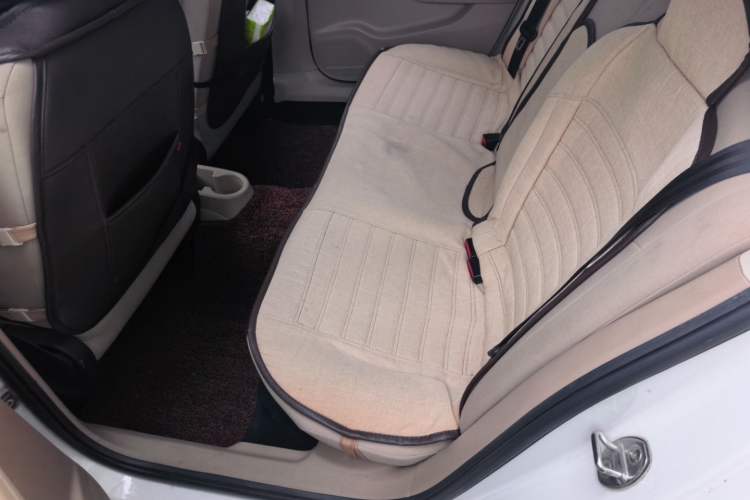 Used Volkswagen Jetta 2015 Value Edition 1.6L Manual Fashionable Style Left Rear Seat