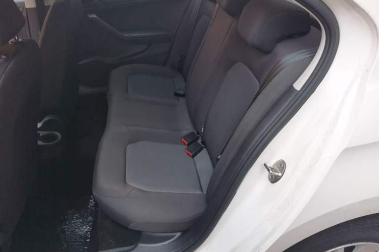 Used Volkswagen Jetta 2015 Value Edition 1.6L Manual Fashionable Style Left Rear Seat