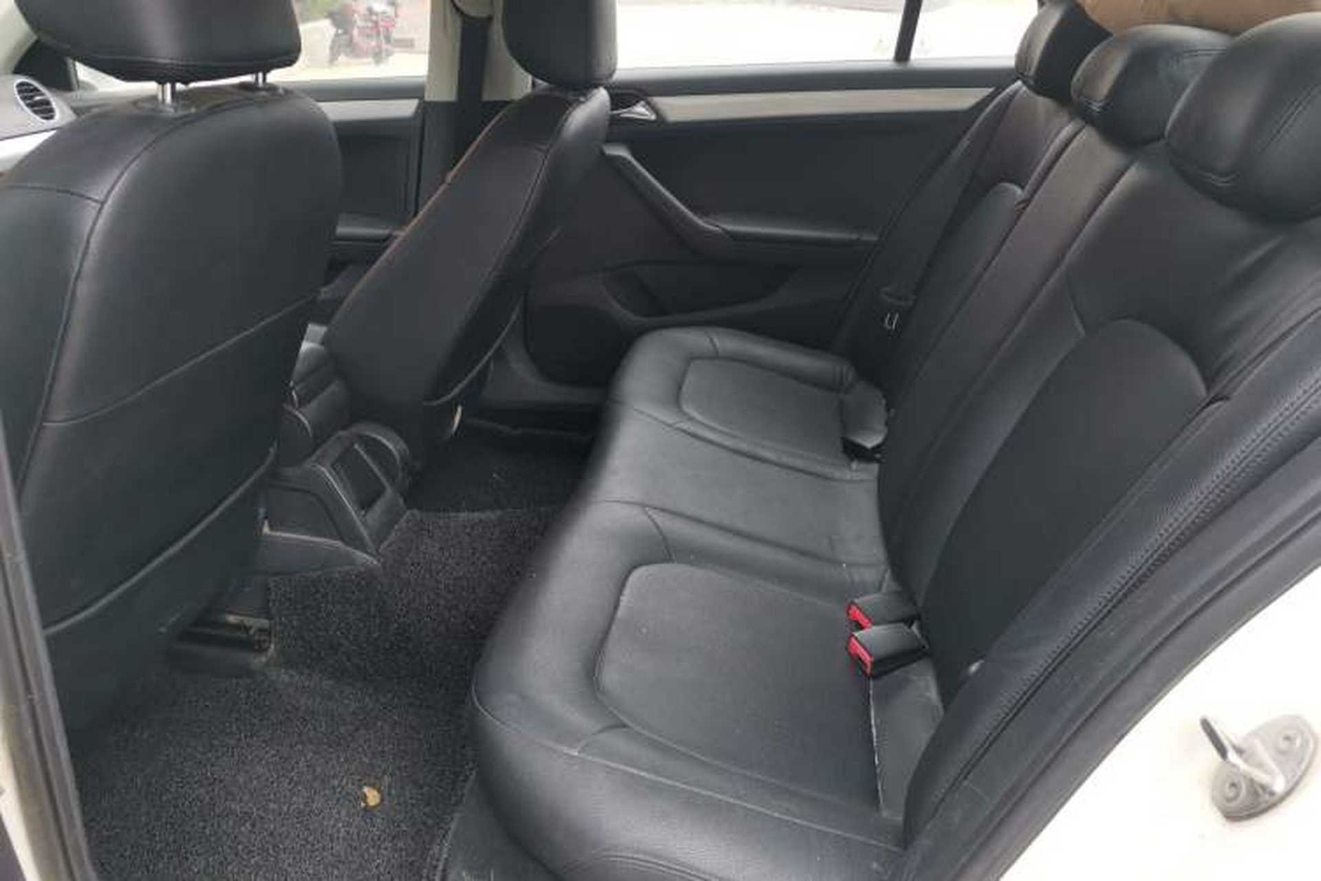 Used Volkswagen Jetta 2015 Value Edition 1.6L Automatic Comfort Version Left Rear Seat