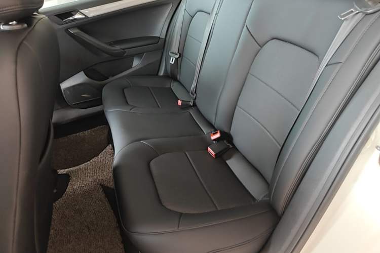Used Volkswagen Jetta 2015 Value Edition 1.6L Automatic Comfort Version Left Rear Seat