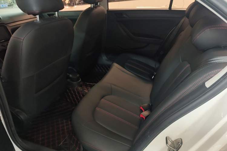 Used Volkswagen Jetta 2015 Value Edition 1.6L Manual Fashionable Style Left Rear Seat