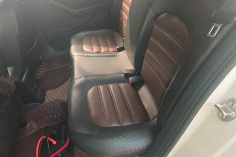 Used Volkswagen Jetta 2015 Value Edition 1.6L Manual Fashionable Style Left Rear Seat