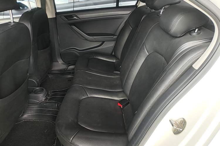 Used Volkswagen Jetta 2015 1.6L Automatic Fashion Model Left Rear Seat