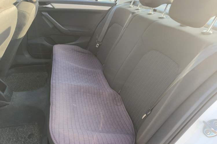 Used Volkswagen Jetta 2015 Value Edition 1.6L Automatic Comfort Version Left Rear Seat