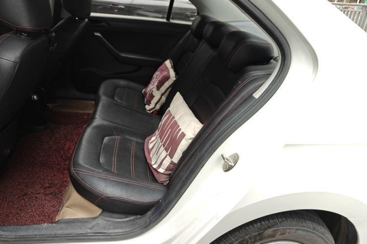 Used Volkswagen Jetta 2015 Value Edition 1.6L Manual Fashionable Style Left Rear Seat