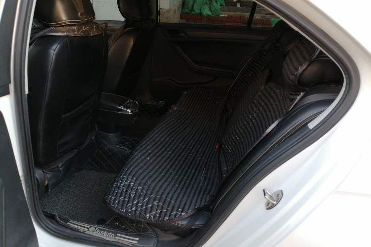 Used Volkswagen Jetta 2015 Zhuihui Edition 1.4L Manual Fashion Model Left Rear Seat