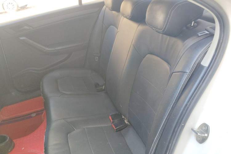 Used Volkswagen Jetta 2015 Value Edition 1.6L Manual Fashionable Style Left Rear Seat