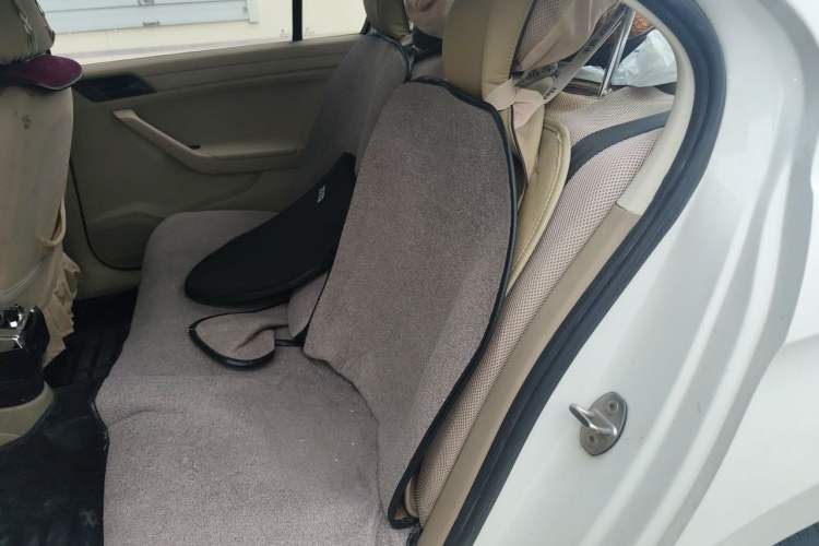 Used Volkswagen Jetta 2015 Zhuihui Edition 1.4L Manual Fashion Model Left Rear Seat