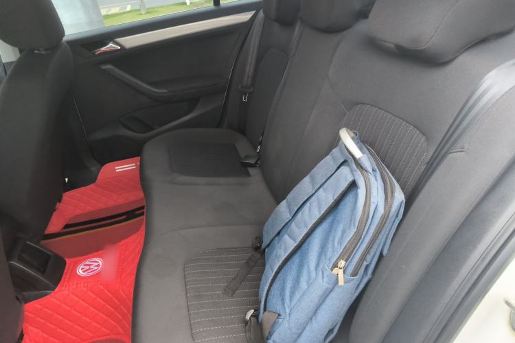 Used Volkswagen Jetta 2015 Value Edition 1.6L Automatic Comfort Version Left Rear Seat
