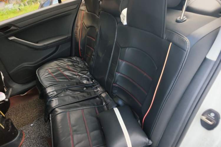 Used Volkswagen Jetta 2015 Zhuihui Edition 1.4L Manual Fashion Model Left Rear Seat
