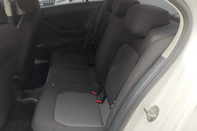 Used Volkswagen Jetta 2015 Value Edition 1.6L Manual Fashionable Style Left Rear Seat