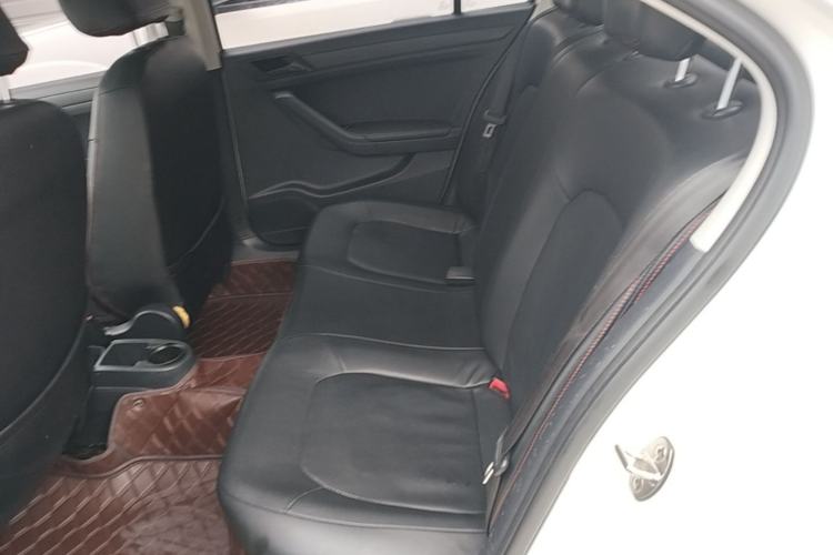 Used Volkswagen Jetta 2015 Zhuihui Edition 1.4L Manual Fashion Model Left Rear Seat