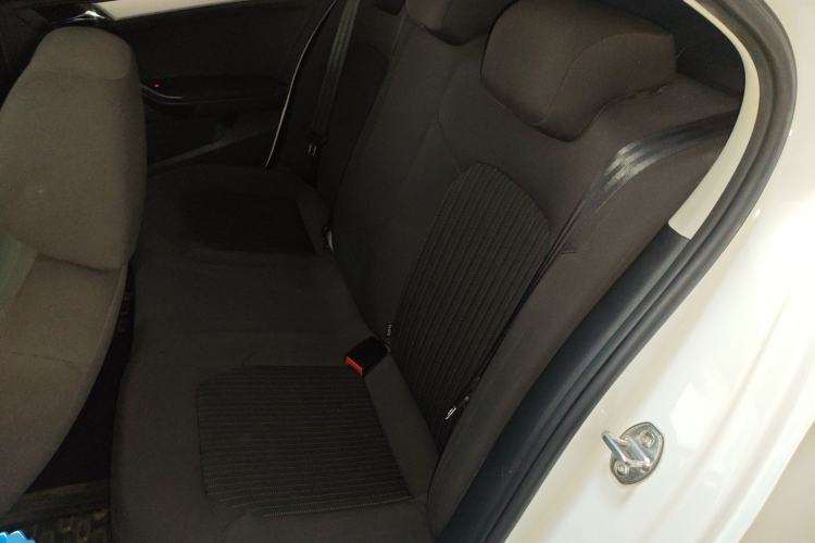 Used Volkswagen Jetta 2015 Value Edition 1.6L Automatic Comfort Version Left Rear Seat