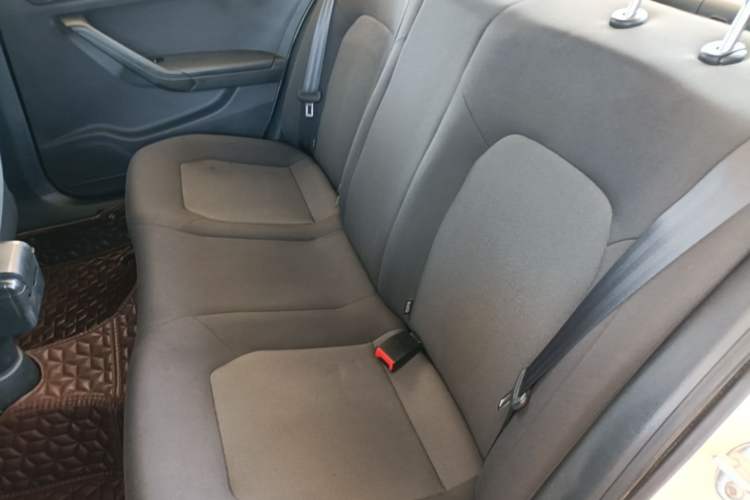 Used Volkswagen Jetta 2015 Zhuihui Edition 1.4L Manual Fashion Model Left Rear Seat
