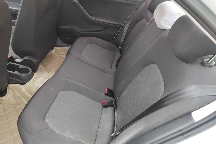 Used Volkswagen Jetta 2015 Value Edition 1.6L Manual Fashionable Style Left Rear Seat