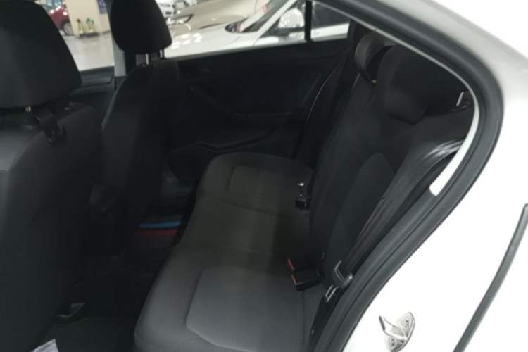 Used Volkswagen Jetta 2015 Value Edition 1.6L Automatic Fashion Version Left Rear Seat