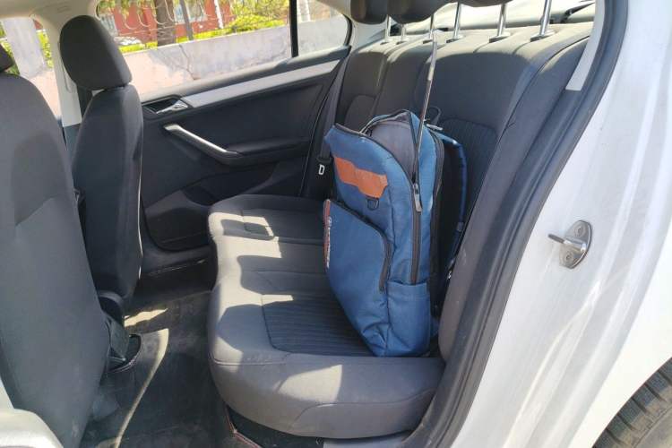 Used Volkswagen Jetta 2015 Zhuihui Edition 1.6L Manual Comfort Model Left Rear Seat