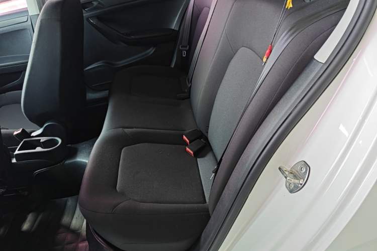Used Volkswagen Jetta 2015 Value Edition 1.6L Manual Fashionable Style Left Rear Seat
