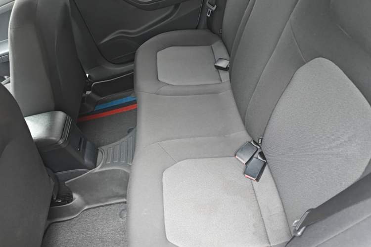 Used Volkswagen Jetta 2015 Value Edition 1.6L Automatic Fashion Version Left Rear Seat